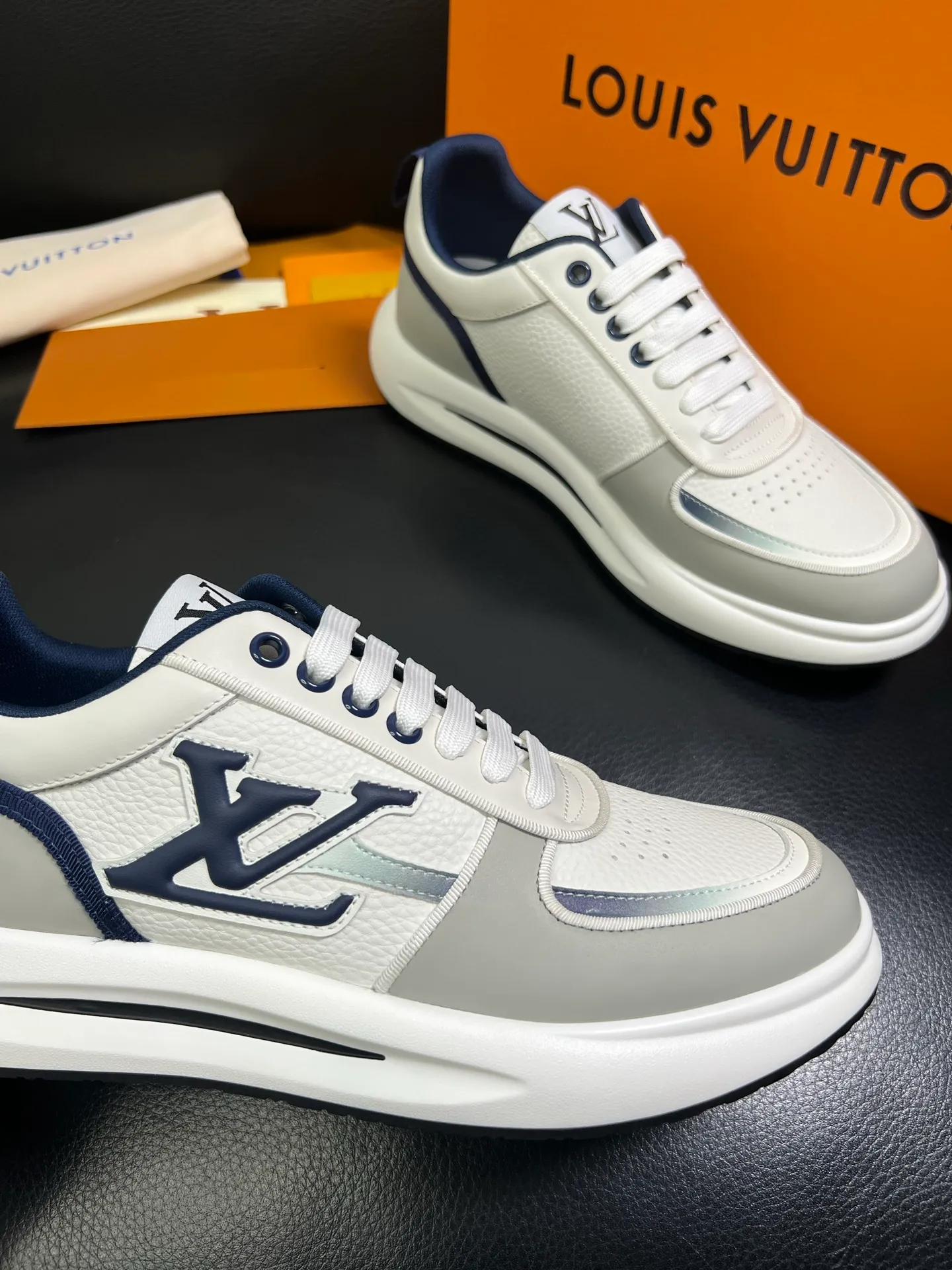 Men's shoes💰800 Lv 🔍Top purchasing agent🇮🇹 Louis Vuitton, the sports sneaker counter is synchronized, the uppers are imported from Italy, high-quality splicing colorful and complex crafts, the imported mesh padding is soft and comfortable, soles: original soles specially provided by the original factory, T men's men's shoes 💰U exclusive movable molded soles are super comfortable, original factory and single goods, 🔍🔍high quality, you can enter and exit the counter at will, welcome to compare, code number 38-44 (customized 45) 85871